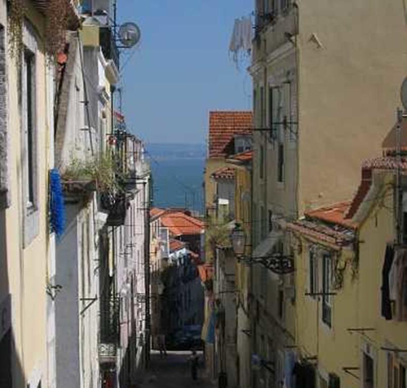 New House Design, Typical Lisbon Apartamento Quarto foto