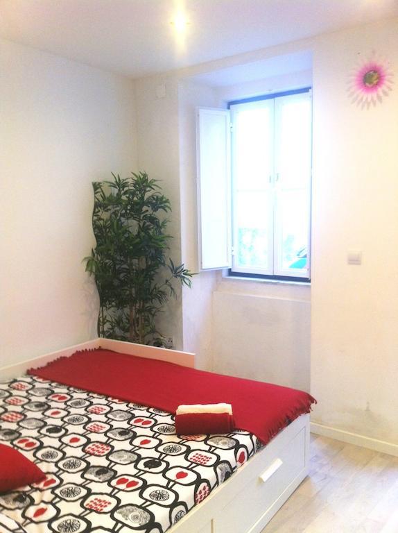 New House Design, Typical Lisbon Apartamento Quarto foto